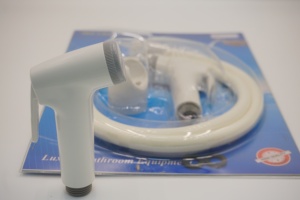 Bidet en plastique durable de conception moderne pulvérisateur d'eau chaude/froide toilette à main Shattaf du fabricant du Vietnam pour la salle de bain - Product Image 5