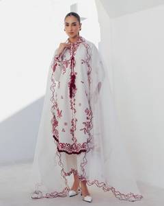 Conjunto de Salwar Kameez de Algodón Blanco Bordado hasta el Suelo con Dupatta, Bordado Floral con Hilos, para Mujer, Estilo Indio Pakistaní, Ideal para Fiestas y Bodas - Product Image 1