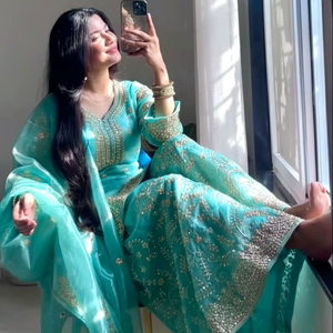 Colección de Plazzo GMY de Seda Lista para Usar al por Mayor con Bordado a Mano de Moti y Mangas Elegantes, Completamente Cosidas para Propietarios de Boutiques en Todo el Mundo - Product Image 1