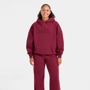 Sweat-shirt à capuche oversize pour femme, couleur bordeaux, avec logo en relief sur le devant, en molleton, manches régulières, pour l'automne - Product Image 1