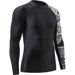 T-shirt de surf à manches courtes pour homme, personnalisé, sérigraphié, respirant, en Spandex/Polyester, à séchage rapide, pour MMA (Rash Guard) - Vente en gros - Product Image 1