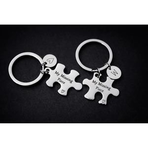 Porte-clés puzzle personnalisés en acier inoxydable, noms gravés, cadeau en métal de luxe pour anniversaire, fait main - Product Image 4