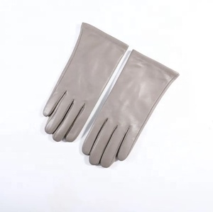Gants de conduite en cuir pour femmes, en peau de mouton véritable, colorés, personnalisés, compatibles avec les écrans tactiles - Product Image 4