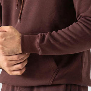 Hoodie personnalisé pour homme avec impression graphique, faible quantité minimum de commande, logo personnalisé, coupe oversize, idéal pour les marques de skate. - Product Image 5