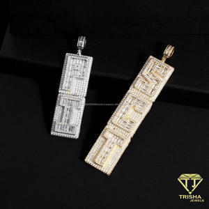 Collier pendentif lettre rectangulaire long en moissanite avec design en pierres étincelantes et chaîne en corde - Product Image 4