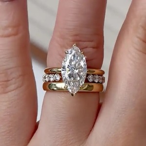 Elegante Anillo de Compromiso Solitario de Moissanita 925 de 4.0Ct con Corte Marquesa y Halo Oculto en Plata de Ley, Anillo de Boda en Venta para Exportación - Product Image 1