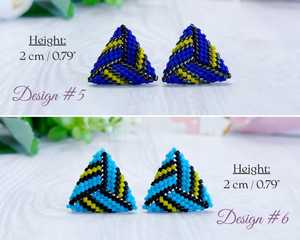 Boucles d'oreilles clous plaquées or avec perles triangulaires, vertes et orange, délicates, minimalistes, géométriques, pour femme, idéales pour les fêtes - Product Image 2