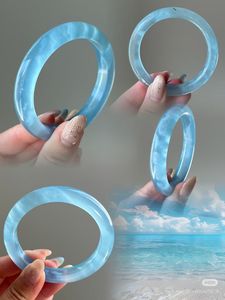 กำไลข้อมือเรซิ่นทำมือ สไตล์หรูหราทันสมัย พร้อมฝีมือประณีต - Product Image 3