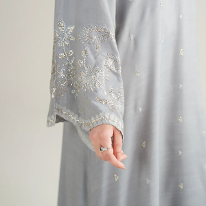 Elegante Vestido Maxi de Gasa Gris Bordado con Patrón Sólido, Manga Mariposa, Corte A, Hecho a Mano, Ecológico y Natural para Todos - Product Image 1