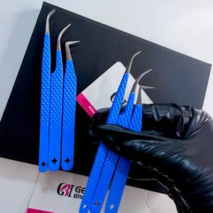 Pince à épiler GETUP BROSONS IMPEX en acier inoxydable 10 mm, revêtement poudré bleu, pointe courbée argentée, pointe lisse, découpe personnalisée, pour cils - Product Image 1