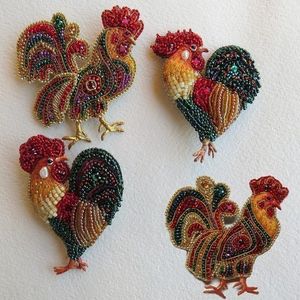 Broche Bordado a Mano con Cuentas, Accesorio de Joyería Colorido y Moderno para un Estilo Contemporáneo - Product Image 1