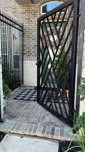 Modern iron gate with geometric patterns, manually operated <b>swing</b> opening, exterior metal gate, anti-theft surface finish. - Product Image 5