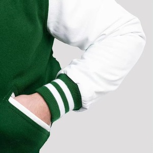 เสื้อแจ็คเก็ตวาร์ซิตี้สีเขียวขาวสำหรับผู้ชาย ทรงปกติ ปกคอพับ ติดกระดุมเม็ดเดียว เสื้อคลุมสำหรับฤดูใบไม้ร่วง โลโก้ด้านหน้า สไตล์พรีปปี้ - Product Image 4