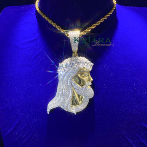 Pendentif visage de Jésus en argent 925 et or 18 carats avec diamant de laboratoire taille baguette, charme religieux, bijoux fins unisexes - Product Image 1