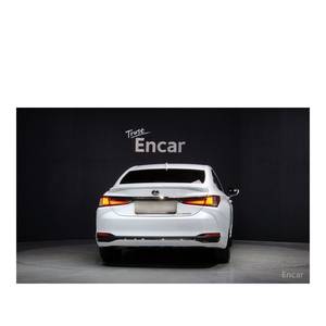 Lexus ES F-Sport 2024 con Paquete de Diseño, Volante a la Izquierda, Asientos de Cuero, Cámara Trasera, 33,670 km - Product Image 4