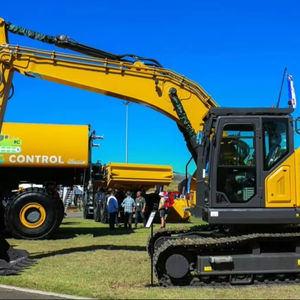 Durable Pre-Owned 3000kg Tracked Excavator with High Torque Diesel Engine and Steel Tracks for Industrial Trenching - Product Image 1