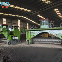 Retourneur de compost automoteur sur chenilles pour la transformation des paillis de poulet et de fumier de vache
