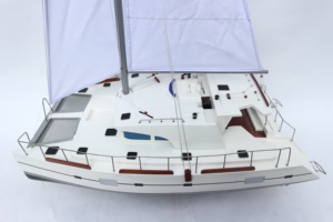 Modelo de Barco de Vela Moderno LAGOON 500 CATAMARAN, Hecho a Mano en Madera Pintada, para Regalos y Coleccionables - Product Image 2