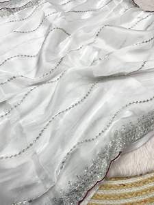 Blusa de Satén Elegante Estilo Boutique India con Diseño Étnico para Fiestas y Bodas, Tela Suave, Última Moda en Ropa Femenina - Product Image 4