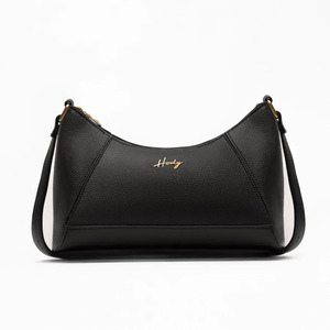 Bolso de Hombro LIORA de Holy Women's, Cuero Sintético Premium, Color Negro, Cierre de Cremallera Minimalista, Correa Única, Satén Duradero - Product Image 1