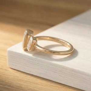 Bague en or massif 10K 4K 18K avec diamant de laboratoire Toi et Moi taille émeraude, sertie clos, minimaliste, deux pierres, bijoux de mariage - Product Image 5