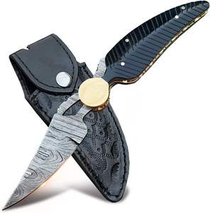 Couteau de poche pliant artisanal en acier Damas de qualité industrielle pour camping et EDC, avec étui en cuir et motif plume, idéal pour le dropshipping OEM - Product Image 6
