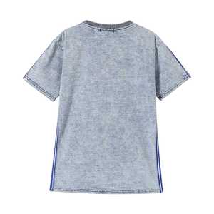 T-shirt Femme Zeta Phi Beta en Denim Premium Gaufré Bleu Gris avec Lettres Grecques – T-shirt Décontracté et Élégant en Tissu Doux et Confortable - Product Image 2