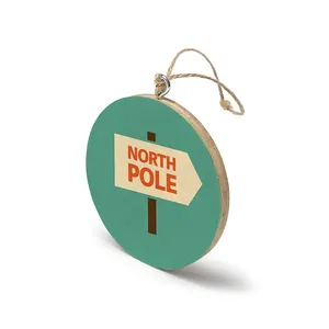 Ornement de Noël rond en bois, motif Pôle Nord, fait main, peint, artisanat naturel, à suspendre pour sapin - Product Image 1