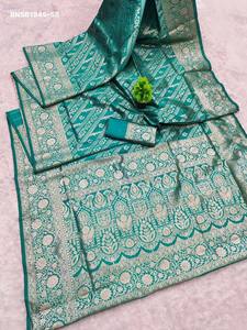 Sari de Seda Banarasi Pura de Primera Calidad con Flores y Meena en toda la prenda, y Pallu y Borde con Tejido Zari, Moda Femenina - Product Image 5