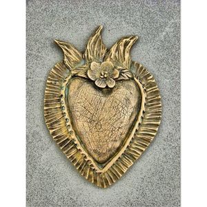 Plaque murale artisanale en laiton antique, motif Cœur Sacré et soleil flamboyant, décoration religieuse catholique vintage en métal pour la maison - Product Image 6