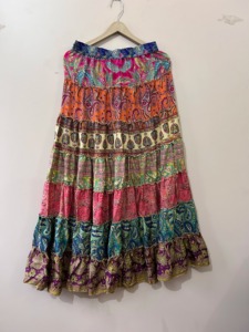 Jupe longue évasée en soie indienne pour femme, style bohème, à volants, à plusieurs niveaux, faite à la main, mode ethnique, vente en gros - Product Image 5