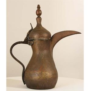 Conception traditionnelle : améliorez votre rituel du café avec cette cafetière arabe en laiton, un mélange parfait d'authenticité et de culture - Product Image 4