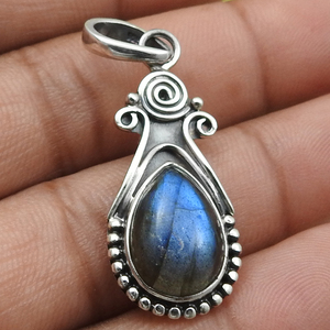 Pendentif vintage en argent 925 en forme de goutte d'eau avec pierre précieuse labradorite naturelle sertie en clos, solitaire, bijou unisexe pour tous les jours - Product Image 1