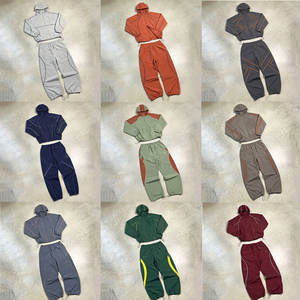 Ensemble coupe-vent personnalisé : veste légère et short pour homme, survêtement personnalisé avec pantalon contrastant - Product Image 4