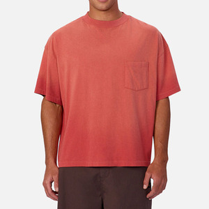 เสื้อยืดคอกลมแขนสั้นผ้าฝ้าย 100% สีแดงซีดแบบใหม่สำหรับผู้ชาย มีกระเป๋าเสื้อ พิมพ์ลายแบบรีดร้อน สีพื้น - Product Image 1