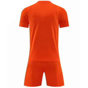 Este uniforme de fútbol personalizado por sublimación es fabricado en Pakistán por una marca privada para compradores mayoristas que necesitan envío. - Product Image 3