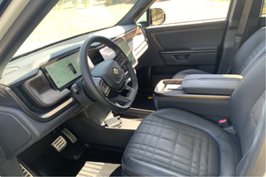 LISTO PARA CONDUCIR - USADO, VOLANTE A LA IZQUIERDA |   2025 RIVIAANNSS R1S ASCENNDD TRI MAXXXSS - Product Image 5