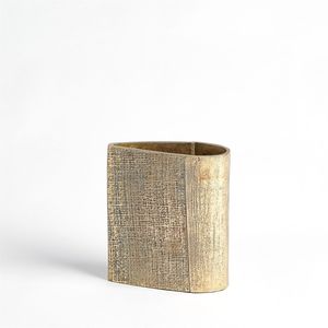 Modern Metal Vase for Luxury Home Wedding Decor Handcrafted India Customizable Color/Size/Shape Eco-Friendly Tabletop High - Product Image 5