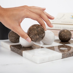 Jeu de Tic Tac Toe en marbre artisanal avec sphères, jeu de stratégie de table décoratif luxueux pour le divertissement familial - Product Image 5