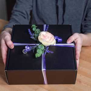 Cajas de Envío de Cartón Corrugado Negro Personalizadas para Pequeños Regalos, Embalaje Ecológico con Laminado Mate - Product Image 1