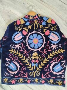Veste d'extérieur réversible en velours de coton fait main pour femme, motif floral matelassé, broderie Suzani, style bohème ethnique vintage, collection automne/hiver - Product Image 4