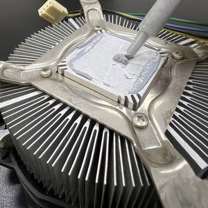 Pasta Térmica de Metal Líquido de 15-70W con Resistencia Térmica de 0.02 y Temperatura de Funcionamiento de -40~150C para CPU y Accesorios Electrónicos - Product Image 4