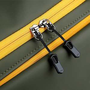 Bolsa Deportiva Negra Personalizada con Logotipo al por Mayor, Bolsa de Viaje Moderna con Cierre de Cremallera, Disponible en Varios Colores - Product Image 3