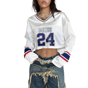 Camiseta Corta Sublimada de Poliéster con Diseño Personalizado, Estilo Y2K, Manga Larga, Cuello en V, Camiseta Gráfica de Fútbol Americano para Mujer, Venta al Por Mayor - Product Image 4