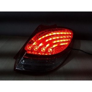 Luz Trasera Derecha para Veloster, Usada, OEM 924022V110 - Product Image 3