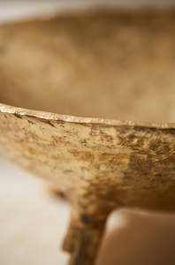 Support surélevé unique en métal robuste avec texture de coulée pour vaisselle de cuisine et de table - Product Image 3