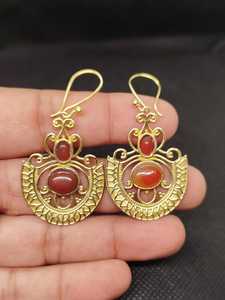 Boucles d'oreilles pendantes en onyx rouge et laiton, pierres précieuses naturelles, bijoux faits à la main, vente en gros - Product Image 2