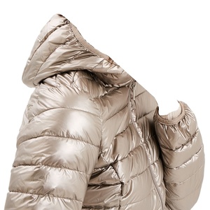 Elegante Chaqueta de Plumón para Mujer, Corte Ajustado, Color Amarillo Dorado, con Capucha, Ligera, Repelente al Agua, Abrigo Acolchado Cálido para Invierno - Product Image 6