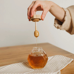 Frasco de vidrio transparente con tapa de madera para una fácil identificación de los alimentos almacenados y una mejor organización de la cocina - Product Image 1