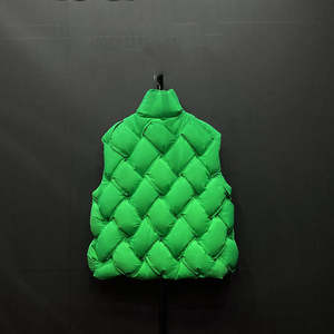 Nuevo Chaleco Acolchado para Mujer en Color Verde, Cuello Alto, Cierre de Cremallera, Chaleco Abrigado para Invierno y Actividades al Aire Libre para Chicas Adultas - Product Image 3